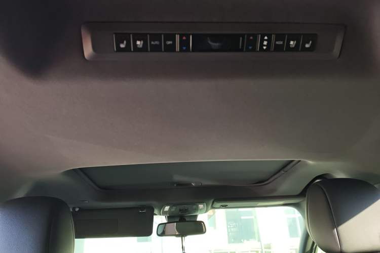 Used Toyota SIENNA 2023 2.5L Hybrid Deluxe Edition Headliner