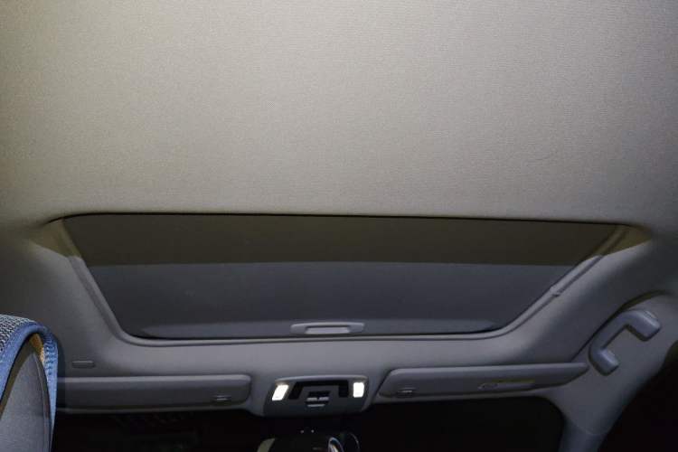Used Toyota SIENNA 2023 2.5L Hybrid Comfort Edition Headliner
