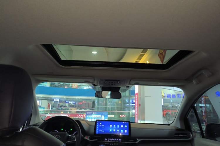Used Toyota SIENNA 2023 2.5L Hybrid Comfort Edition Headliner