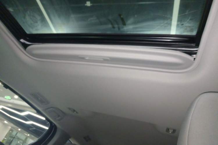 Used Toyota SIENNA 2023 2.5L Hybrid Comfort Edition Headliner