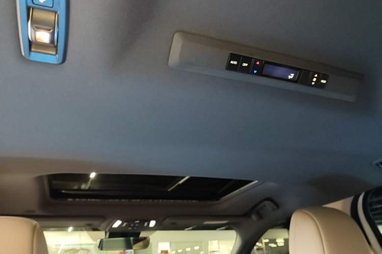 Used Toyota SIENNA 2023 2.5L Hybrid Luxury Edition Headliner