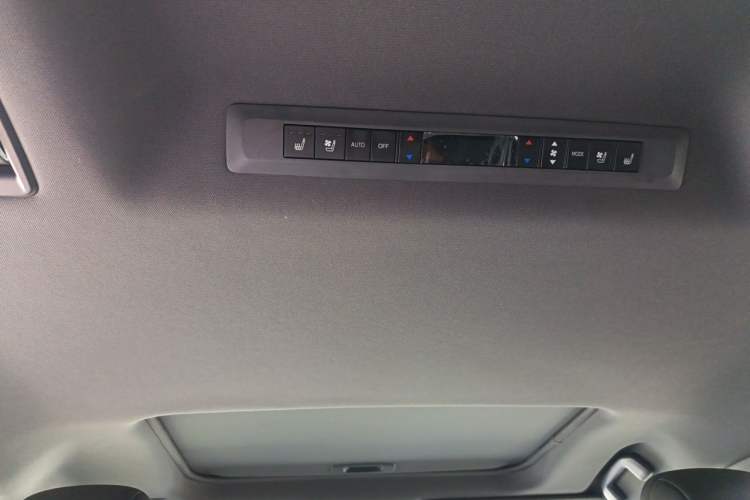 Used Toyota SIENNA 2023 2.5L Hybrid Deluxe Edition Headliner