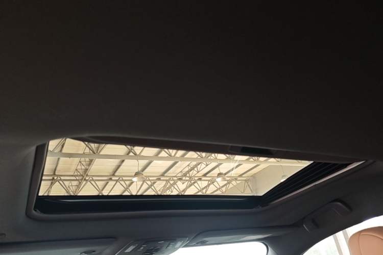 Used Toyota SIENNA 2023 2.5L Hybrid Deluxe Edition Headliner
