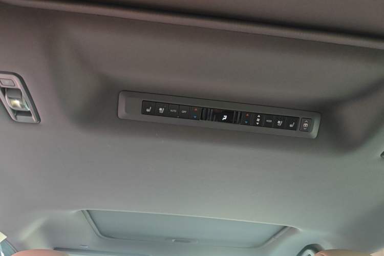Used Toyota SIENNA 2023 2.5L Hybrid Ultimate Edition Headliner