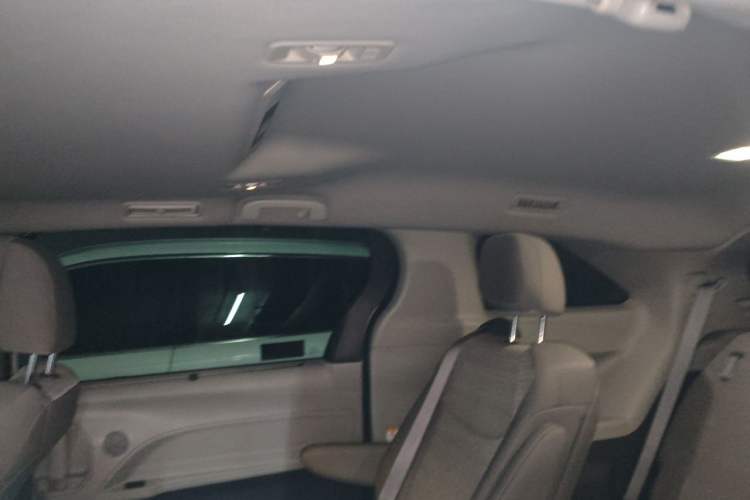 Used Toyota SIENNA 2023 2.5L Hybrid Comfort Edition Headliner