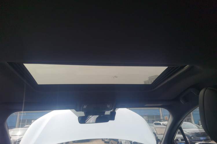 Used Toyota SIENNA 2023 2.5L Hybrid Deluxe Edition Headliner