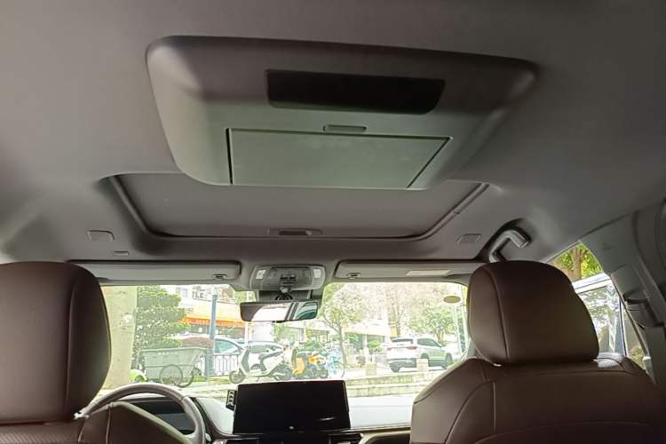 Used Toyota SIENNA 2023 2.5L Hybrid Platinum Edition Headliner