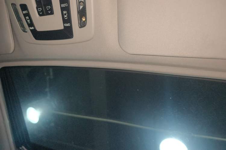 Used Toyota SIENNA 2023 2.5L Hybrid Comfort Edition Headliner