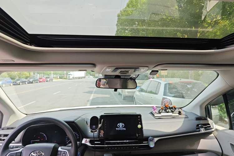 Used Toyota SIENNA 2023 2.5L Hybrid Comfort Edition Headliner