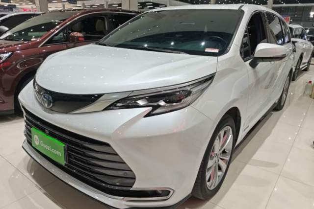 Used Toyota SIENNA 2023 2.5L Hybrid Deluxe Edition