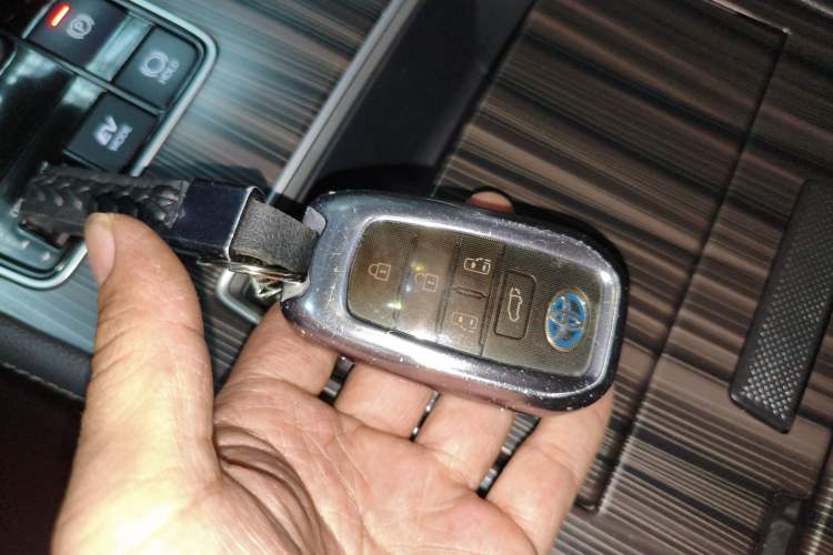 Used Toyota SIENNA 2023 2.5L Hybrid Platinum Edition Interior 1