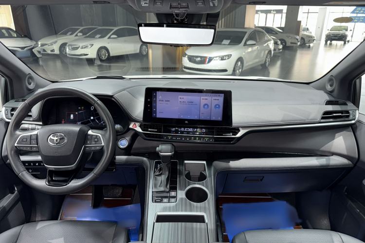 Used Toyota SIENNA 2023 2.5L Hybrid Platinum Edition Interior 1