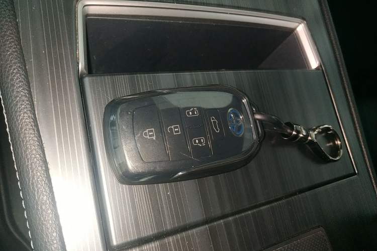 Used Toyota SIENNA 2023 2.5L Hybrid Deluxe Edition Interior 1
