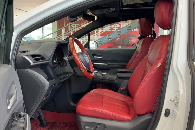 Used Toyota SIENNA 2023 2.5L Hybrid Deluxe Edition Interior 1