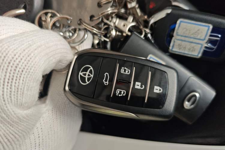 Used Toyota SIENNA 2023 2.5L Hybrid Deluxe Edition Interior 1