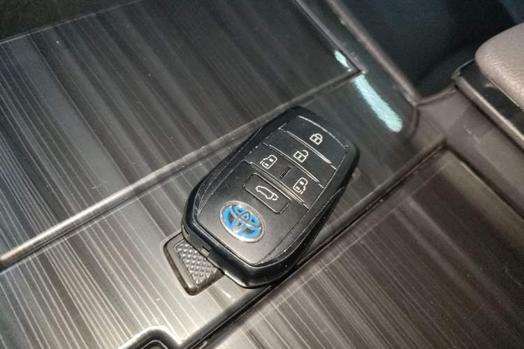 Used Toyota SIENNA 2023 2.5L Hybrid Deluxe Edition Interior 1