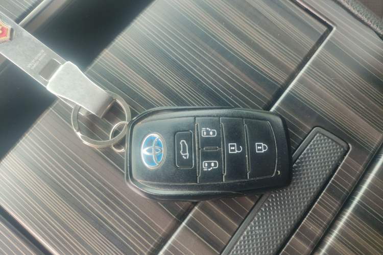 Used Toyota SIENNA 2023 2.5L Hybrid Platinum Edition Interior 1