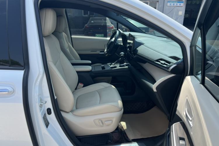 Used Toyota SIENNA 2023 2.5L Hybrid Deluxe Edition Interior 1