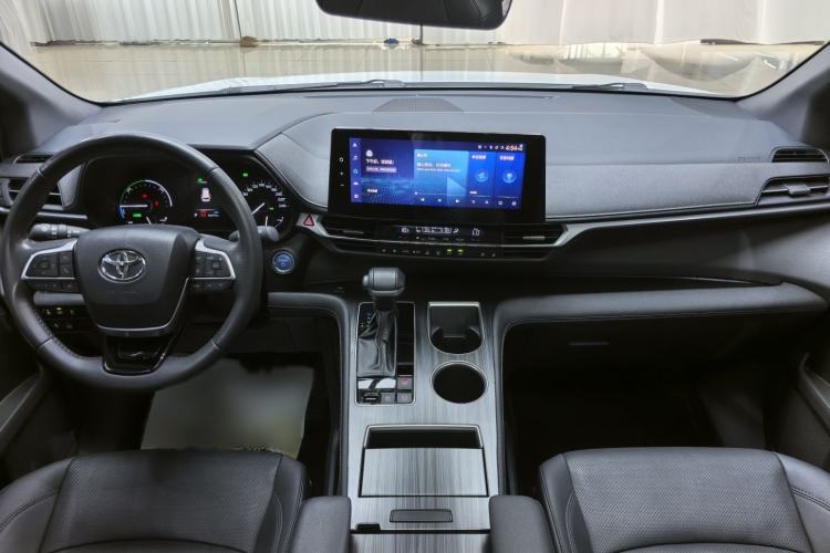 Used Toyota SIENNA 2023 2.5L Hybrid Deluxe Edition Interior 1