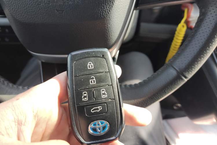Used Toyota SIENNA 2023 2.5L Hybrid Deluxe Edition Interior 1