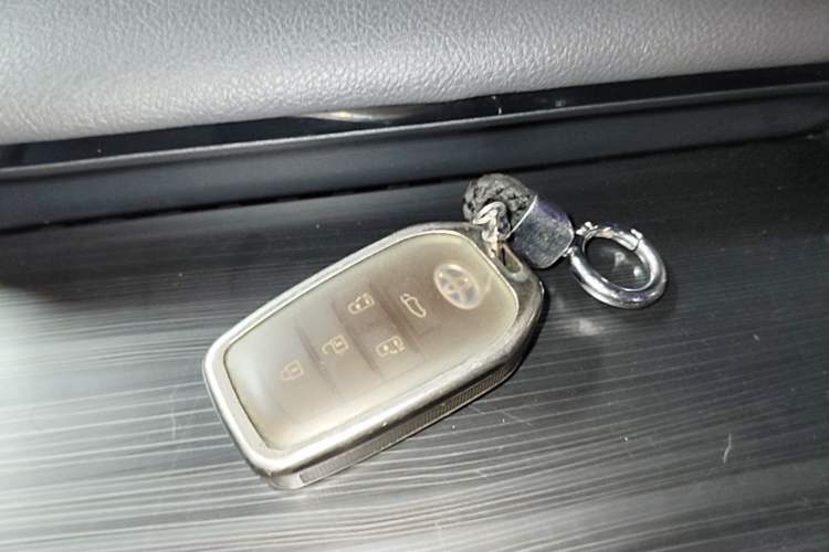 Used Toyota SIENNA 2023 2.5L Hybrid Deluxe Edition Interior 1