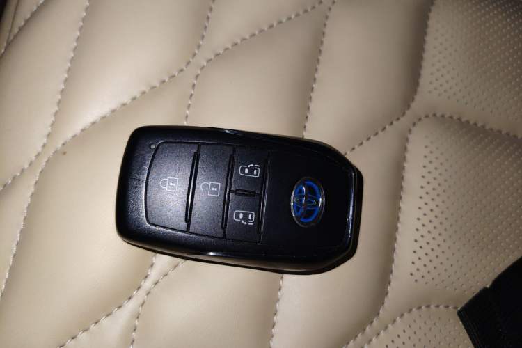 Used Toyota SIENNA 2023 2.5L Hybrid Comfort Edition Interior 1