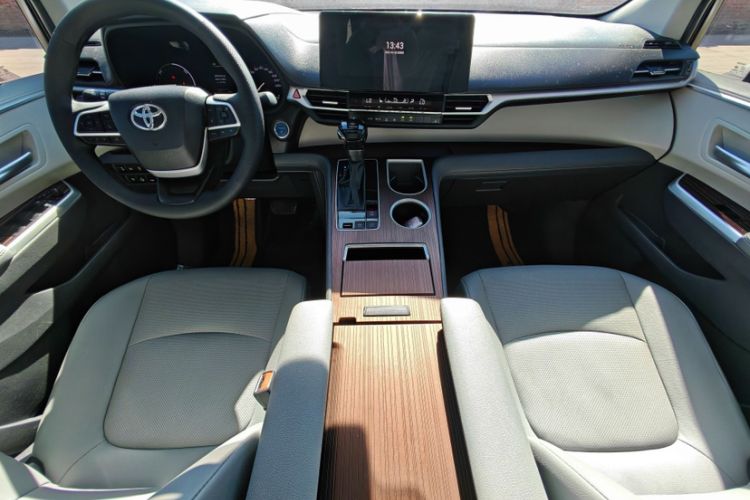 Used Toyota SIENNA 2023 2.5L Hybrid Luxury Edition Interior 1