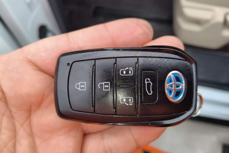 Used Toyota SIENNA 2023 2.5L Hybrid Luxury Edition Interior 1