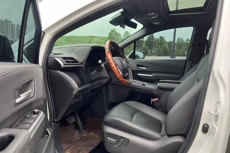 Used Toyota SIENNA 2023 2.5L Hybrid Deluxe Edition Interior 1