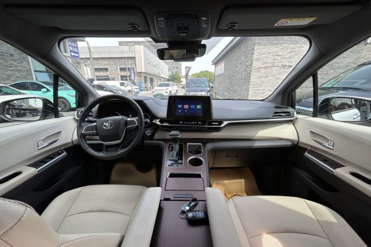Used Toyota SIENNA 2023 2.5L Hybrid Luxury Edition Interior 1