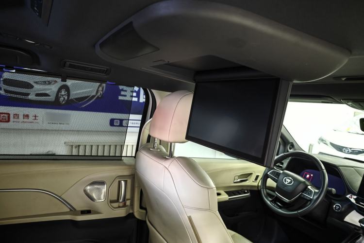 Used Toyota SIENNA 2023 2.5L Hybrid Platinum Edition Interior 10