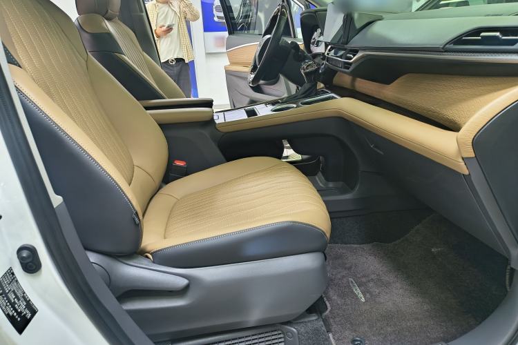 Used Toyota SIENNA 2023 2.5L Hybrid Comfort Edition Interior 10