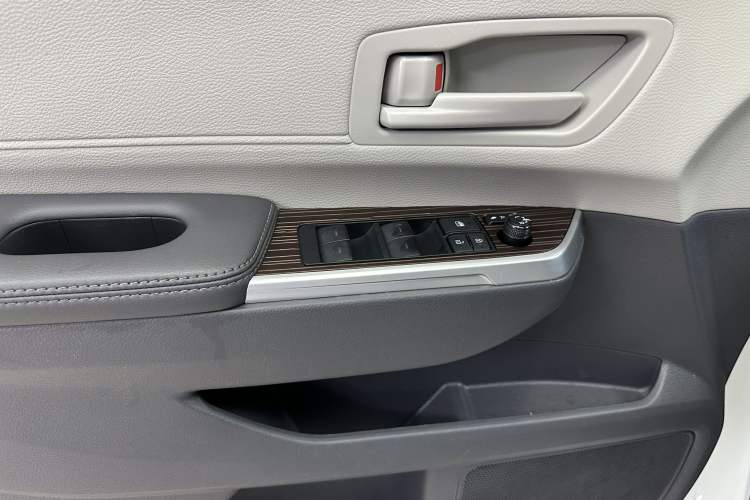 Used Toyota SIENNA 2023 2.5L Hybrid Comfort Edition Interior 10