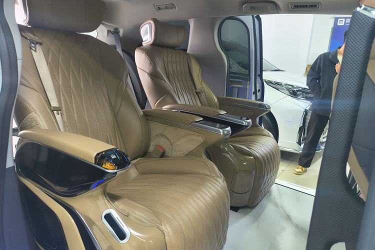 Used Toyota SIENNA 2023 2.5L Hybrid Comfort Edition Interior 11