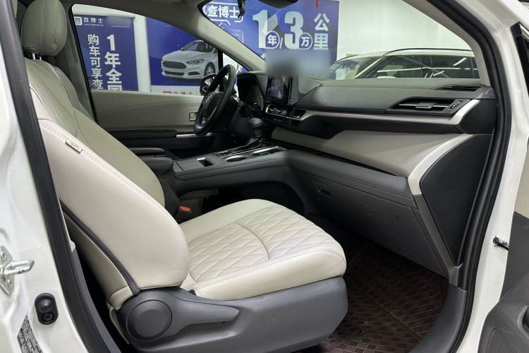 Used Toyota SIENNA 2023 2.5L Hybrid Comfort Edition Interior 11