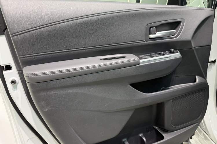 Used Toyota SIENNA 2023 2.5L Hybrid Deluxe Edition Interior 12