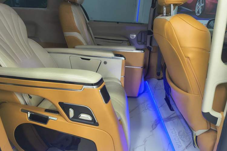 Used Toyota SIENNA 2023 2.5L Hybrid Comfort Edition Interior 12