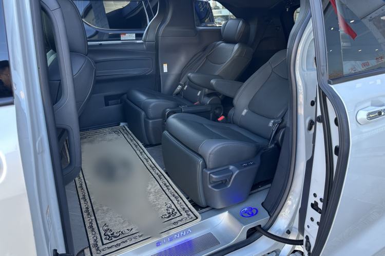 Used Toyota SIENNA 2023 2.5L Hybrid Ultimate Edition Interior 2