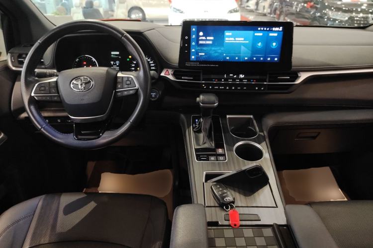 Used Toyota SIENNA 2023 2.5L Hybrid Deluxe Edition Interior 2