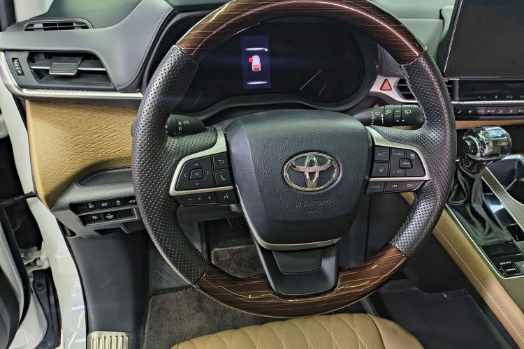 Used Toyota SIENNA 2023 2.5L Hybrid Comfort Edition Interior 2