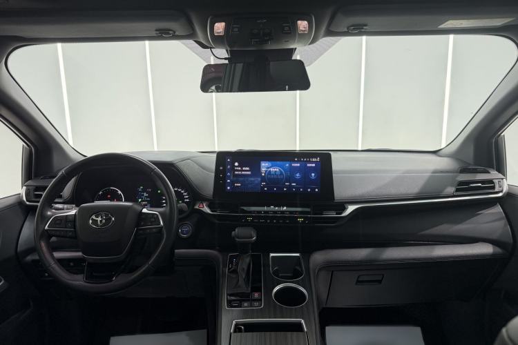 Used Toyota SIENNA 2023 2.5L Hybrid Deluxe Edition Interior 2