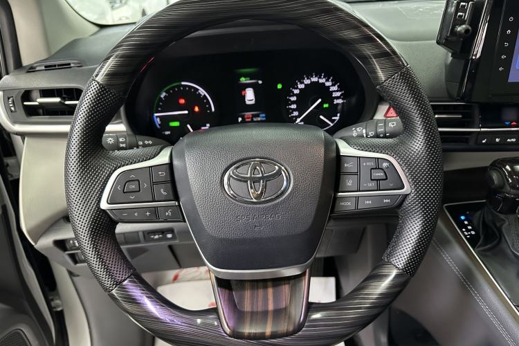 Used Toyota SIENNA 2023 2.5L Hybrid Comfort Edition Interior 2