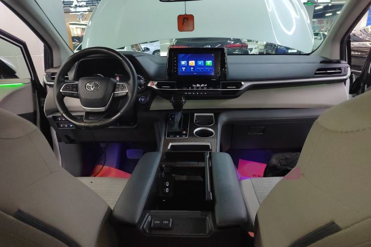 Used Toyota SIENNA 2023 2.5L Hybrid Comfort Edition Interior 2