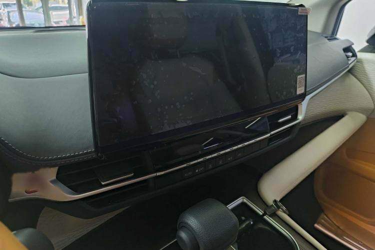 Used Toyota SIENNA 2023 2.5L Hybrid Comfort Edition Interior 2
