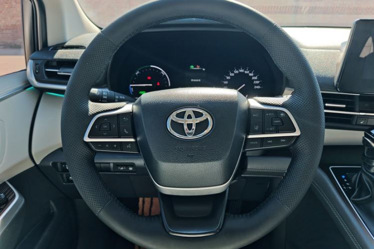 Used Toyota SIENNA 2023 2.5L Hybrid Luxury Edition Interior 2