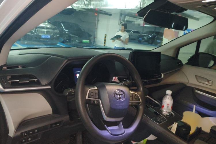 Used Toyota SIENNA 2023 2.5L Hybrid Comfort Edition Interior 2