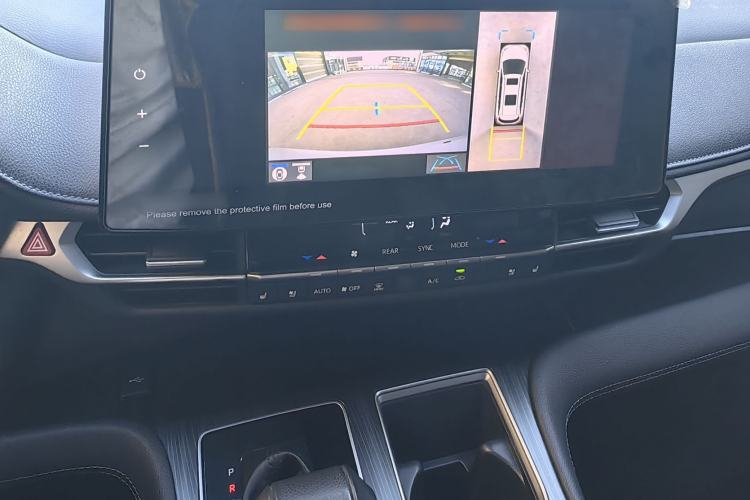 Used Toyota SIENNA 2023 2.5L Hybrid Deluxe Edition Interior 2