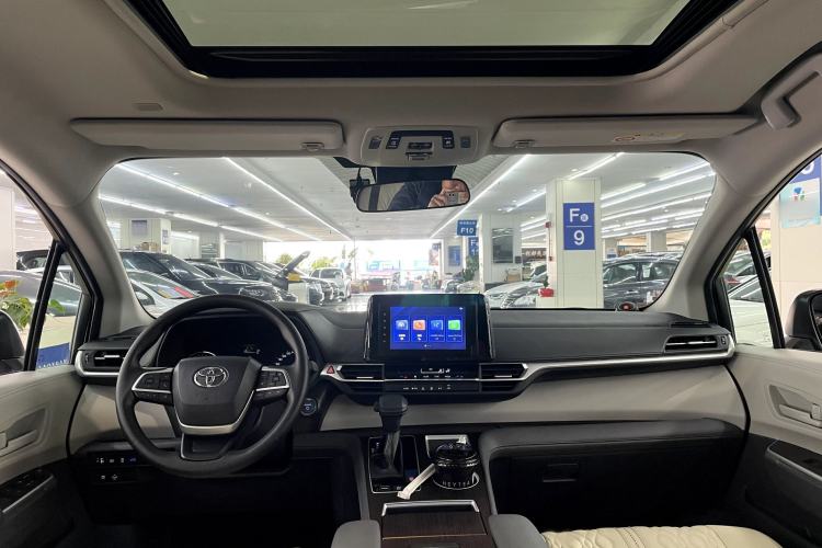 Used Toyota SIENNA 2023 2.5L Hybrid Comfort Edition Interior 2