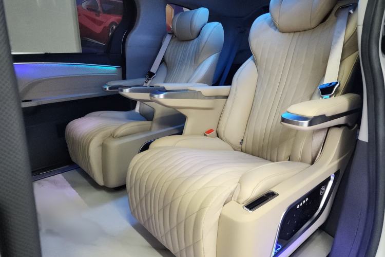 Used Toyota SIENNA 2023 2.5L Hybrid Comfort Edition Interior 3