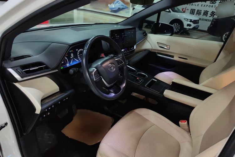 Used Toyota SIENNA 2023 2.5L Hybrid Ultimate Edition Interior 3
